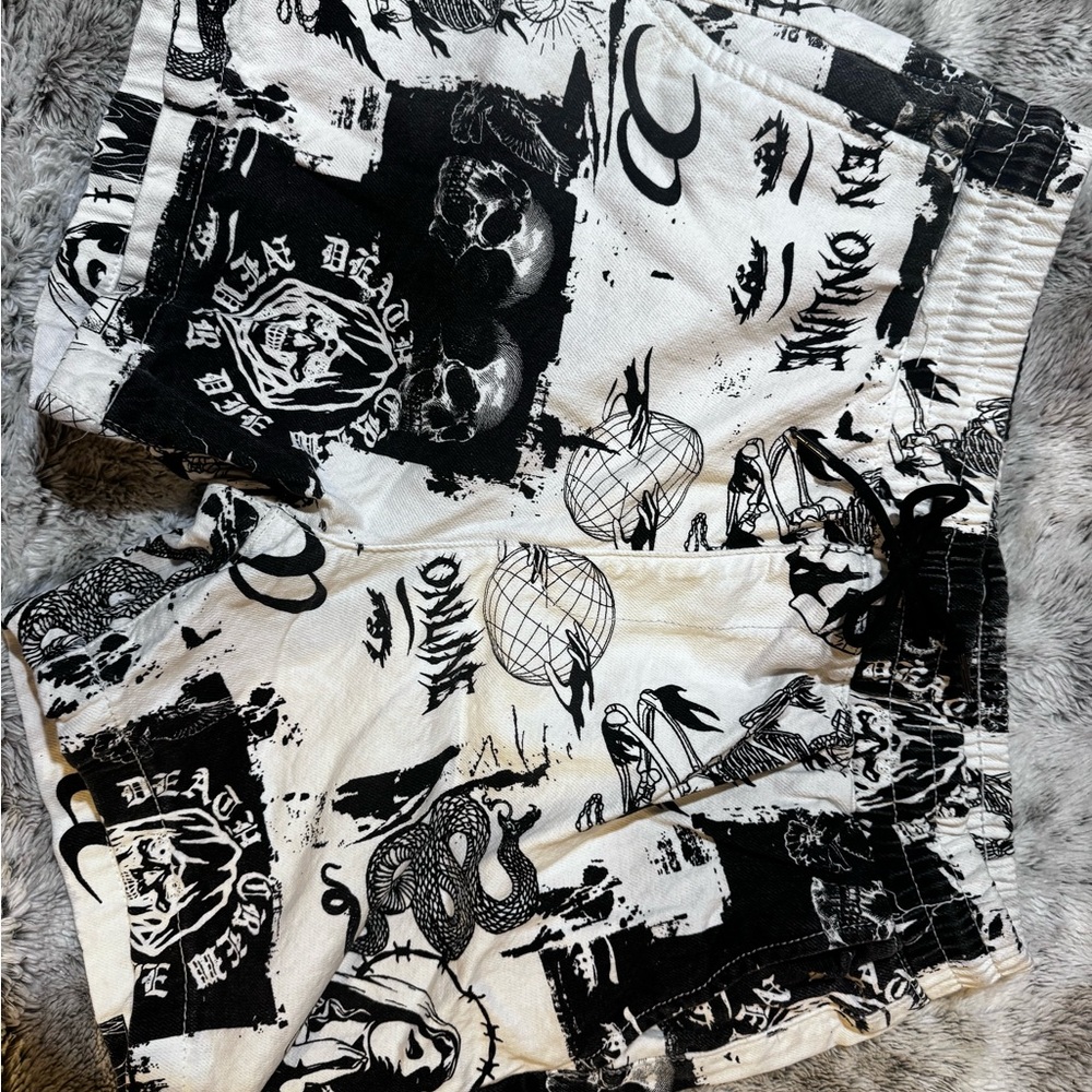 Forever 21 Monochrome Graphic Cargo Shorts